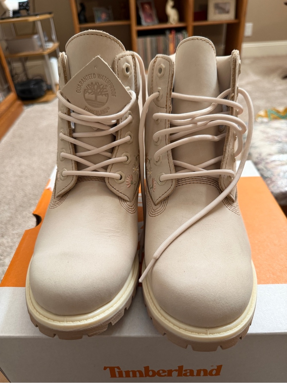 Timberland Women's Light Beige Floral Lace-Up Boots - Picture 4 of 6